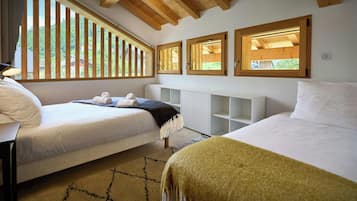 5 bedrooms, iron/ironing board, WiFi, bed sheets