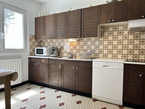 Fridge, microwave, oven, dishwasher