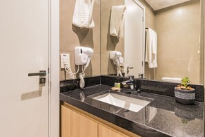 Apartment | Bathroom | Shower, towels