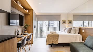 Deluxe Apartment | Desk, free WiFi