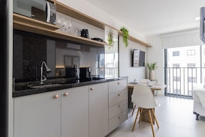 Apartment | Dapur peribadi | Ketuhar gelombang mikro, dapur