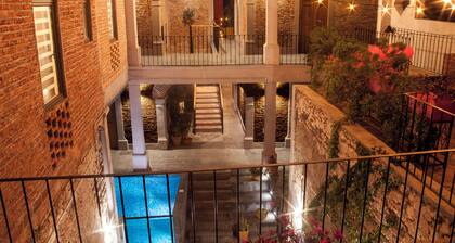 Astonishing Casona with swimming pool, steps away from main square.