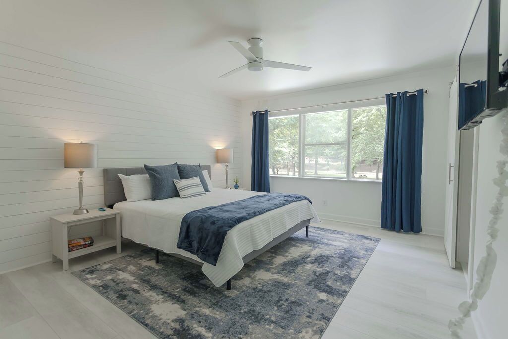 3 habitaciones, tabla de planchar con plancha, wifi y ropa de cama 