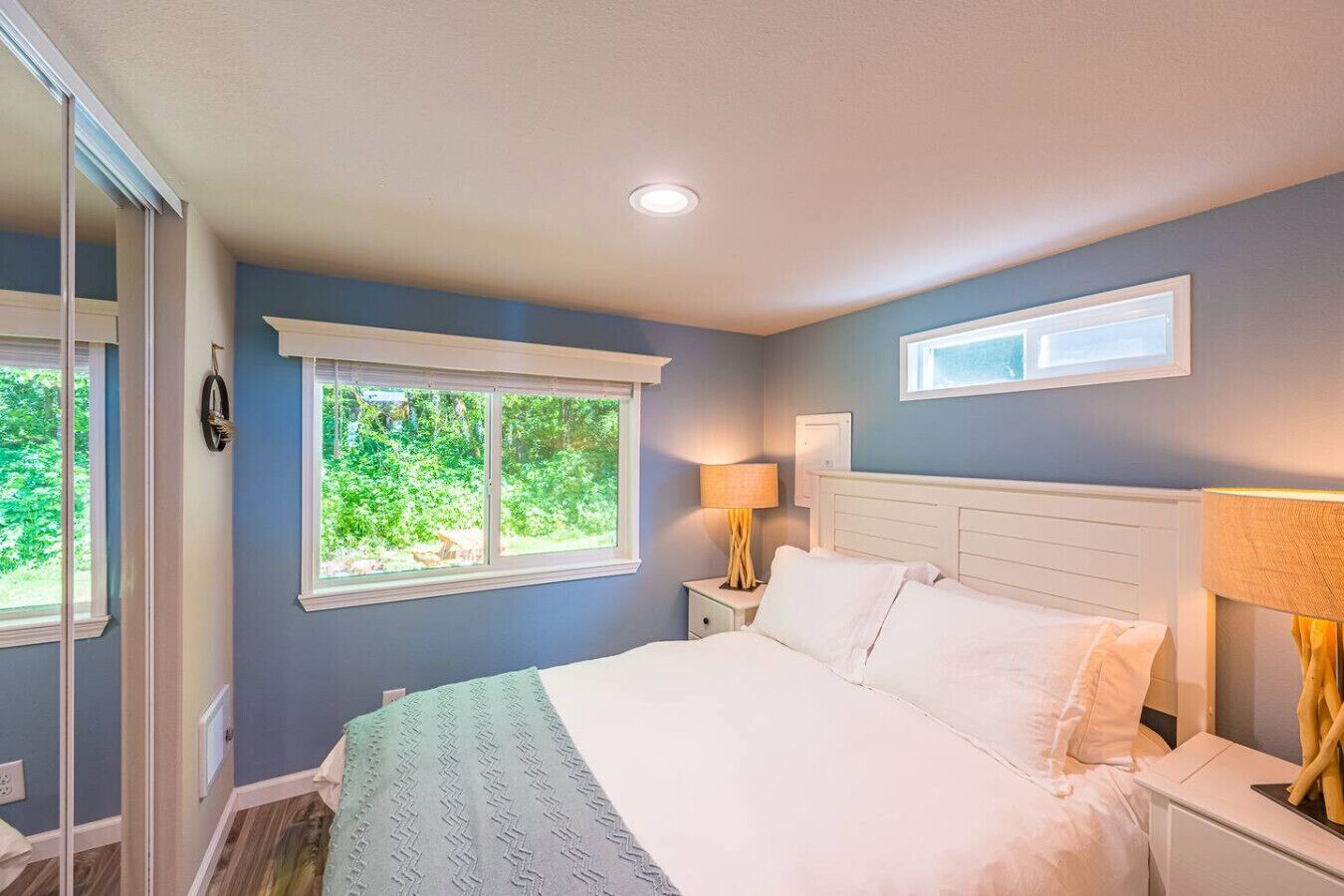 2 Schlafzimmer, Schreibtisch, Bügeleisen/Bügelbrett, Reisekinderbett