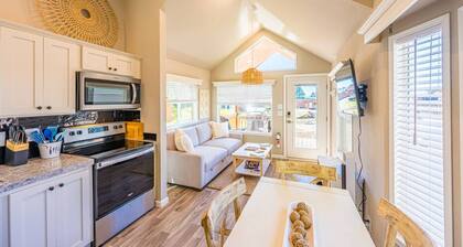 Rainforest Tiny Home Retreat: Coastal