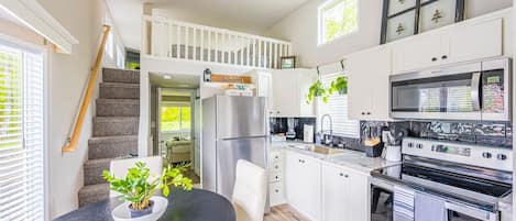 Refrigerador, microondas, horno, placa de cocina