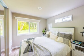 2 chambres, bureau, fer et planche à repasser, lit parapluie