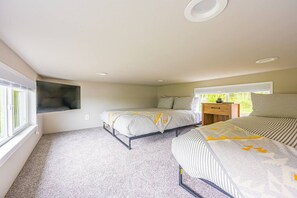 2 Schlafzimmer, Schreibtisch, Bügeleisen/Bügelbrett, Reisekinderbett
