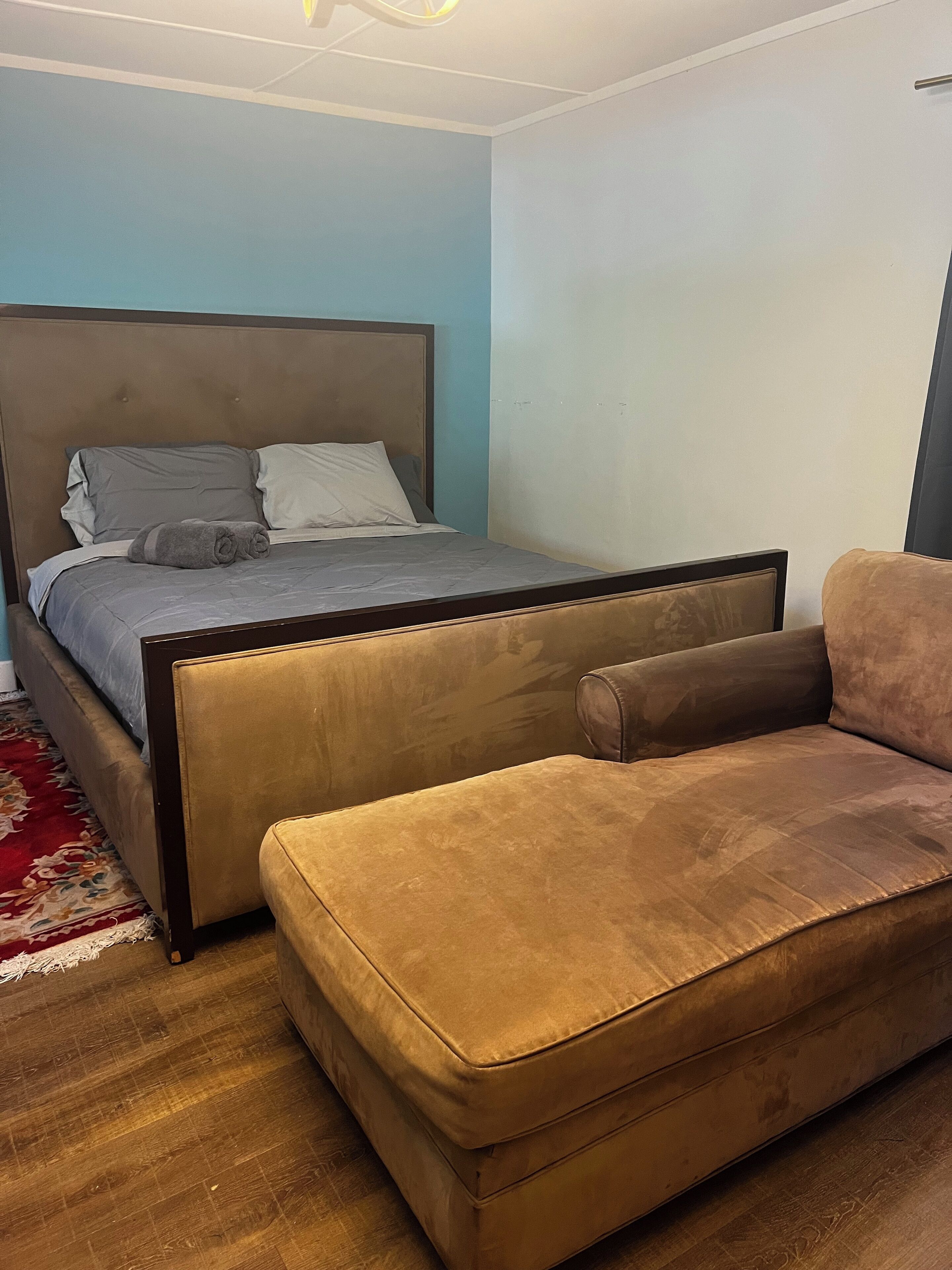 Peaceful Small Studio /Cabin is 100 years old with WiFi in La Honda Forest