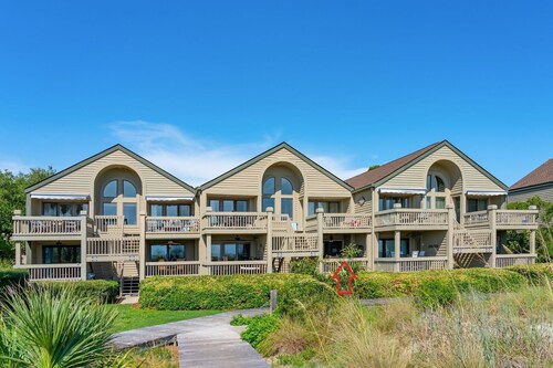 Quaint Oceanfront, Pets ok, Pools, Golf, Amenity card! 1389 Pelican Watch