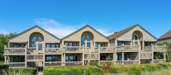 Quaint Oceanfront, Pets ok, Pools, Golf, Amenity card! 1389 Pelican Watch