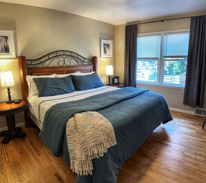 5 bedrooms, desk, iron/ironing board, WiFi