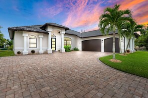 Exterior - Sleeps 8, Waterfront, Bicycles, Heated Pool: Time To Unwind (Cape Coral)