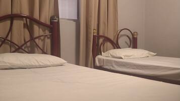 2 Schlafzimmer, Schreibtisch, Bügeleisen/Bügelbrett, WLAN