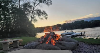 Beautiful apartment overlooking Lake Wallace. Bring your boat!