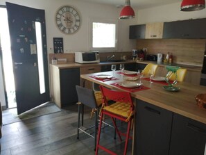Fridge, microwave, oven, dishwasher - SANDY - 4 PERS - AIR CONDITIONING - WIFI-SPA (GHISONACCIA)
