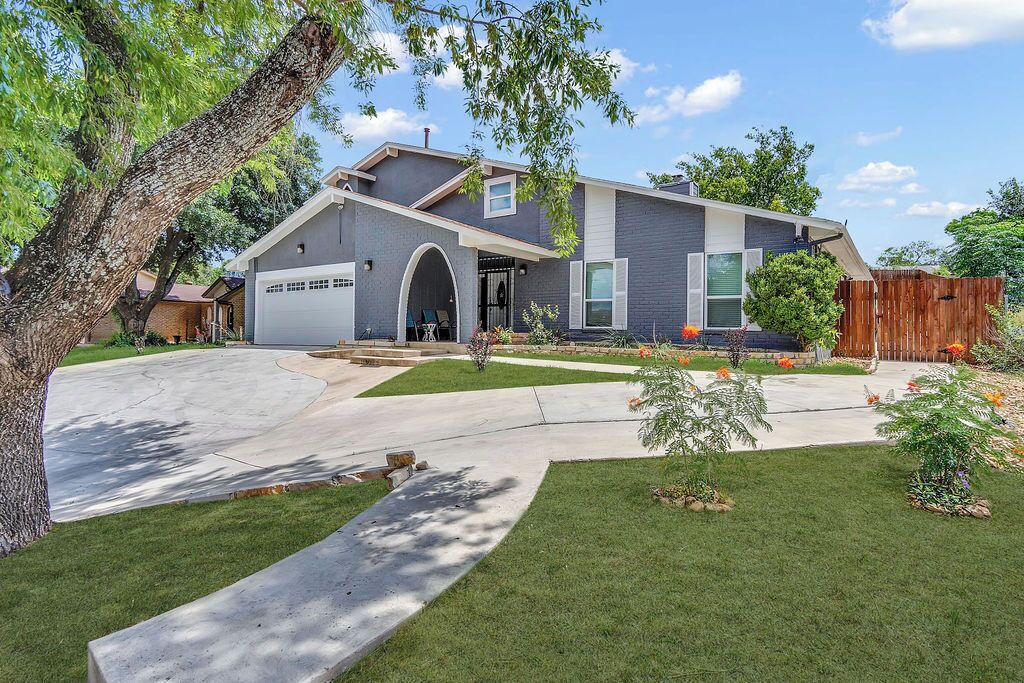 Spacious 5 BR Haven | Minutes from Sea World | San Antonio