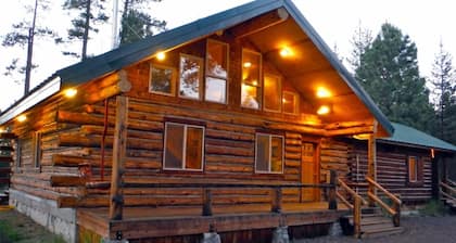 Rustic and cozy log home, Room for the entire family.