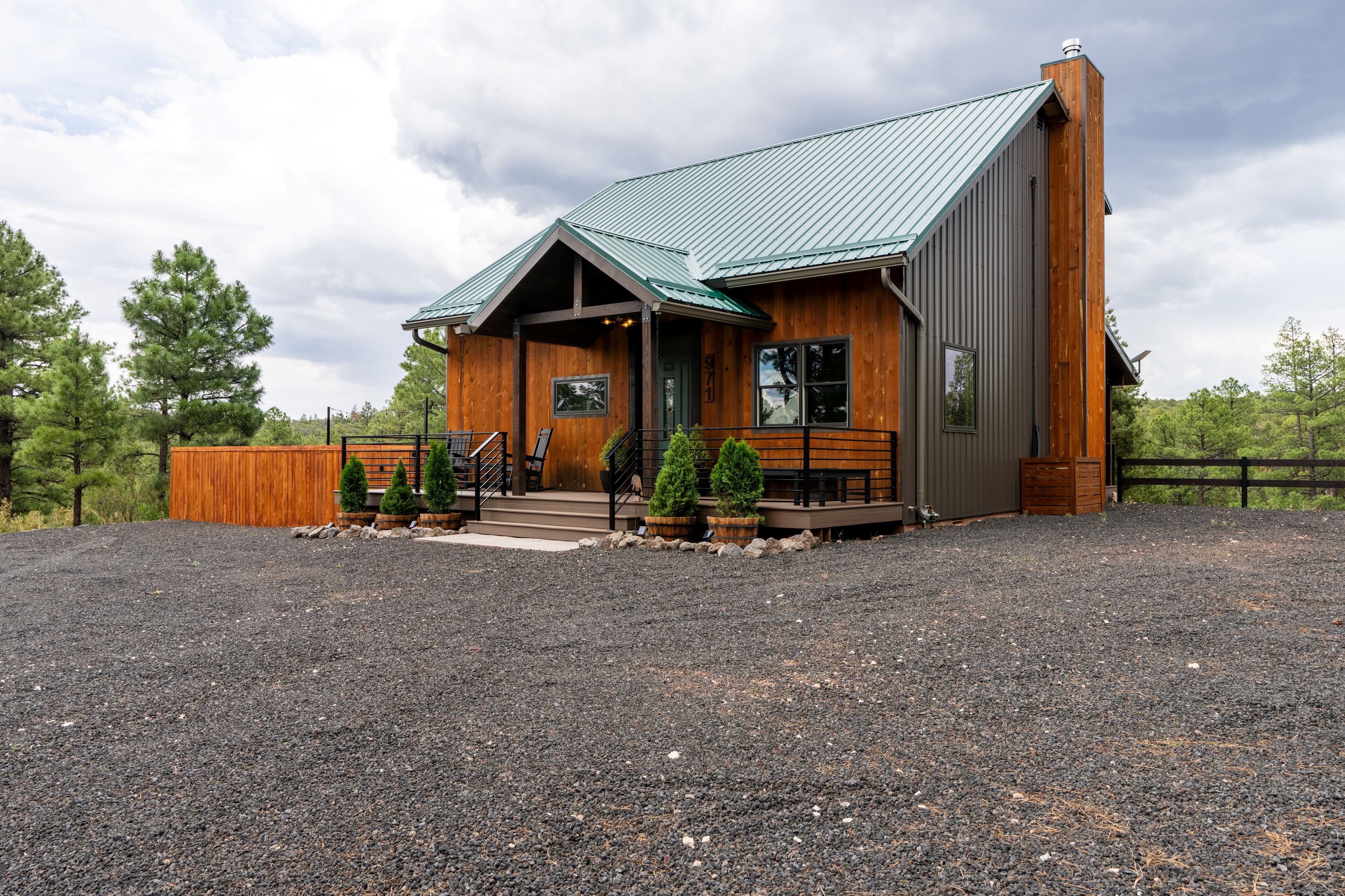 Bear Country Cabin - Newly Built Lux Cabin w/AC, Firepit, Deck & Forest Views