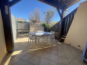 屋外ダイニングエリア