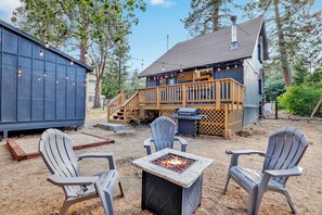 Terrace/patio - Large Bear Lodge Relaxing Retreat in the Pines (Sugarloaf)