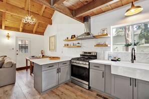 Fridge, microwave, oven, stovetop - Large Bear Lodge Relaxing Retreat in the Pines (Sugarloaf)