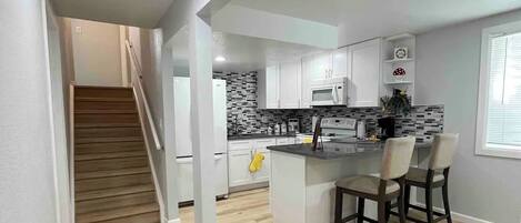 Toaster, Mixer, Kochgeschirr/Geschirr/Besteck