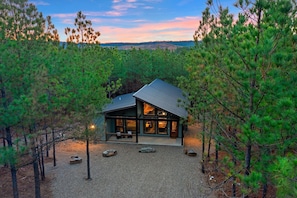 Exterior - Beautiful Couples Cabin nestled in the woods (Broken Bow)