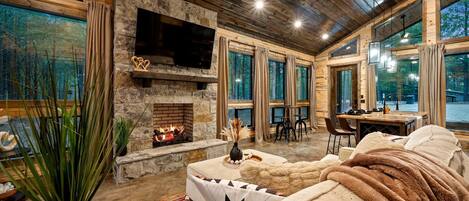 TV connectée, cheminée