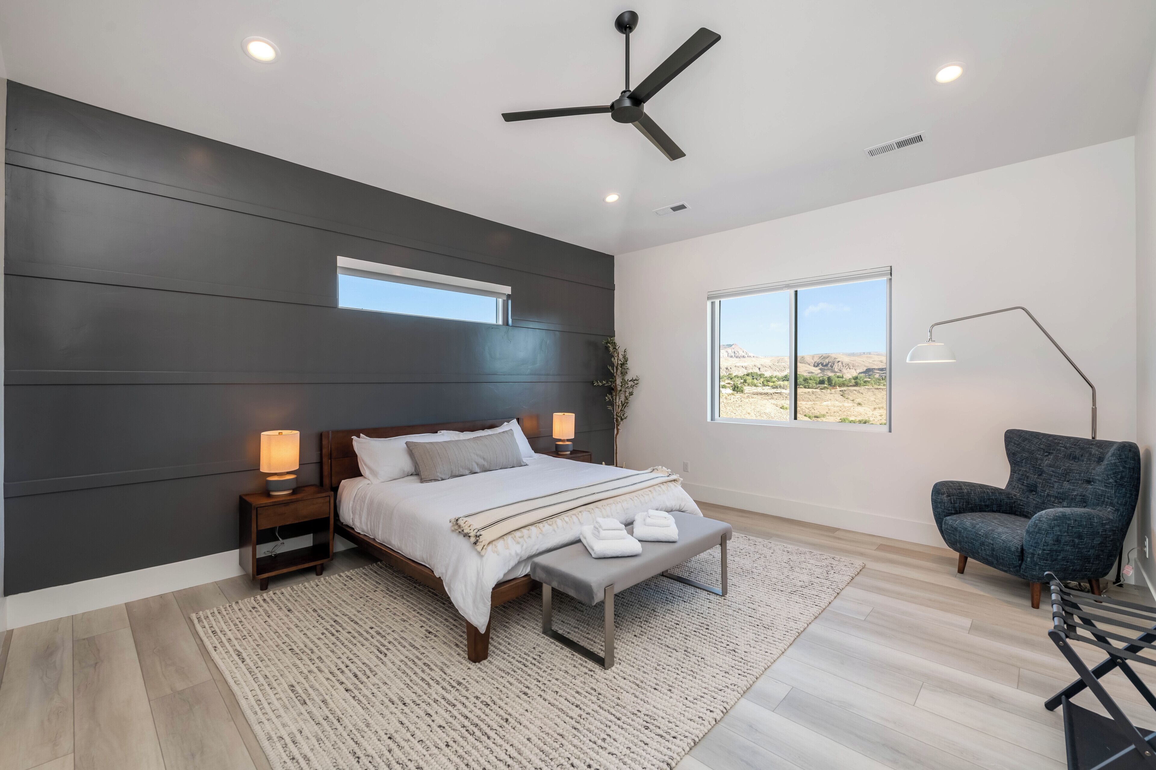 4 habitaciones, escritorio, tabla de planchar con plancha y wifi gratis 