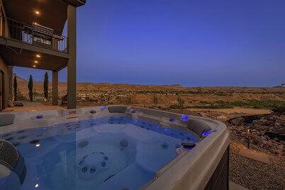 Cliffside Modern Villa ~ Hot Tub/Stunning Views