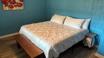 2 bedrooms, desk, free WiFi, bed sheets