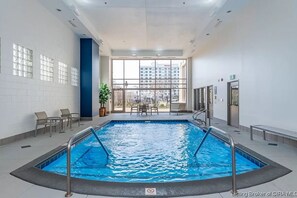Piscine couverte, piscine extérieure