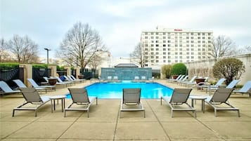 Piscine couverte, piscine extérieure