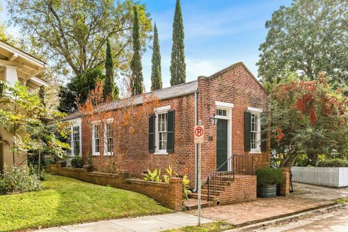 1864 Little Brick | 1/1, Full Kitchen, Hot Tub, Pet Friendly w/ fee