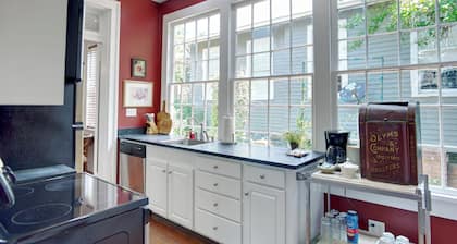 1864 Little Brick | 1/1, Full Kitchen, Hot Tub, Pet Friendly w/ fee