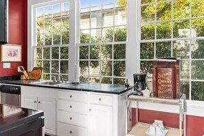 雪櫃、微波爐、爐具、咖啡機/沖茶器