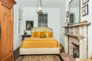 1 habitación, tabla de planchar con plancha, wifi gratis y ropa de cama 