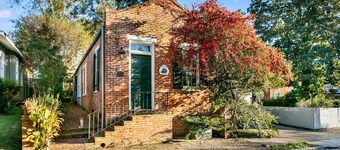 1864 Little Brick | 1/1, Full Kitchen, Hot Tub, Pet Friendly w/ fee