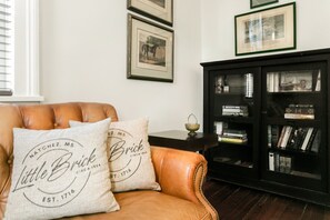 Interior - 1864 Little Brick | 1/1, Full Kitchen, Hot Tub, Pet Friendly w/ fee (Natchez)