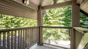 Property grounds - Ski-In/Ski-Out | Prime Location | 3BR | Garage | Managed by Aloha Whistler (Whistler)