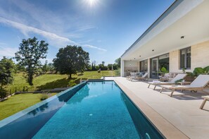 Unclassified image, 2 of 46, button