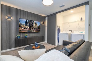 Smart-TV, Videothek, Stereoanlage