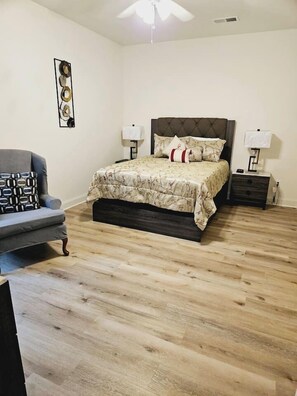 2 habitaciones, escritorio, tabla de planchar con plancha y wifi gratis