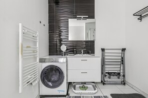 Interior - 3-bedroom apartment in welcoming Bobigny with WiFi (Bobigny)