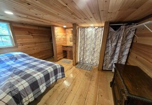 1 bedroom, bed sheets - Cozy cabin in pleasant Lebanon with AC (Lebanon)