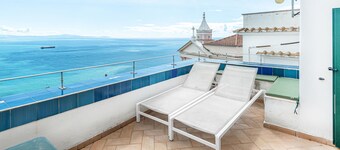 Amazing apartment in Raito with WiFi