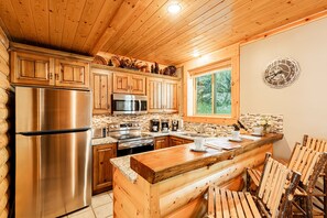 Fridge, microwave, oven, stovetop - World-class Ski spot + Year-round Pool & Hot Tub! (Park City)