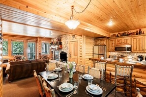 Dining - World-class Ski spot + Year-round Pool & Hot Tub! (Park City)