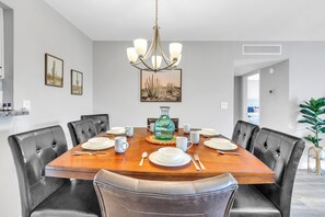 Dining - Scottsdale Camelback 469- 2B w/ Community Amenities, Pet Friendly + Nearby to Old Town! (Scottsdale)